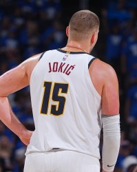 杨瀚森的会如何？约基奇当年夏季联赛：场均8.0分6.2板1.4助1.4帽