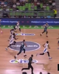 九游数字服务-你不对劲！东契奇光速退防 脚步非常轻盈！